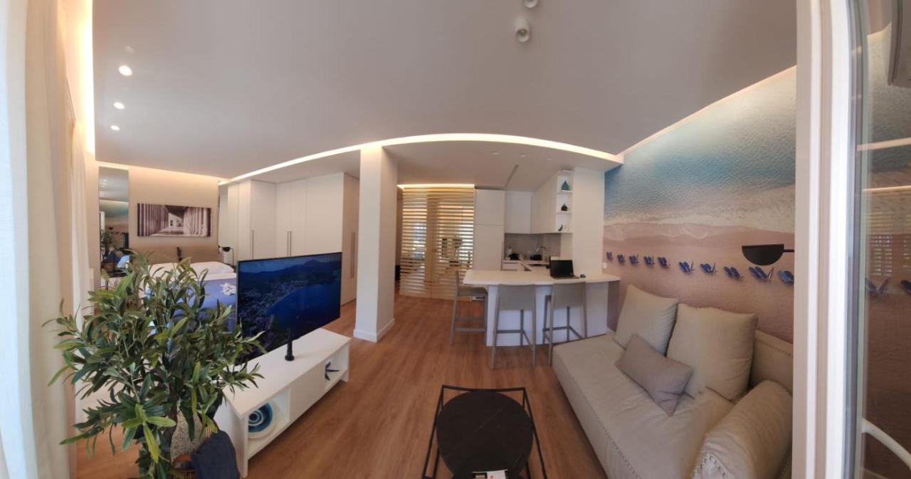 Renovated Apartment With Roof Garden Access, 15 M Walk To Acropolis Athene Buitenkant foto