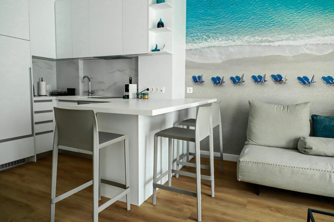 Renovated Apartment With Roof Garden Access, 15 M Walk To Acropolis Athene Buitenkant foto