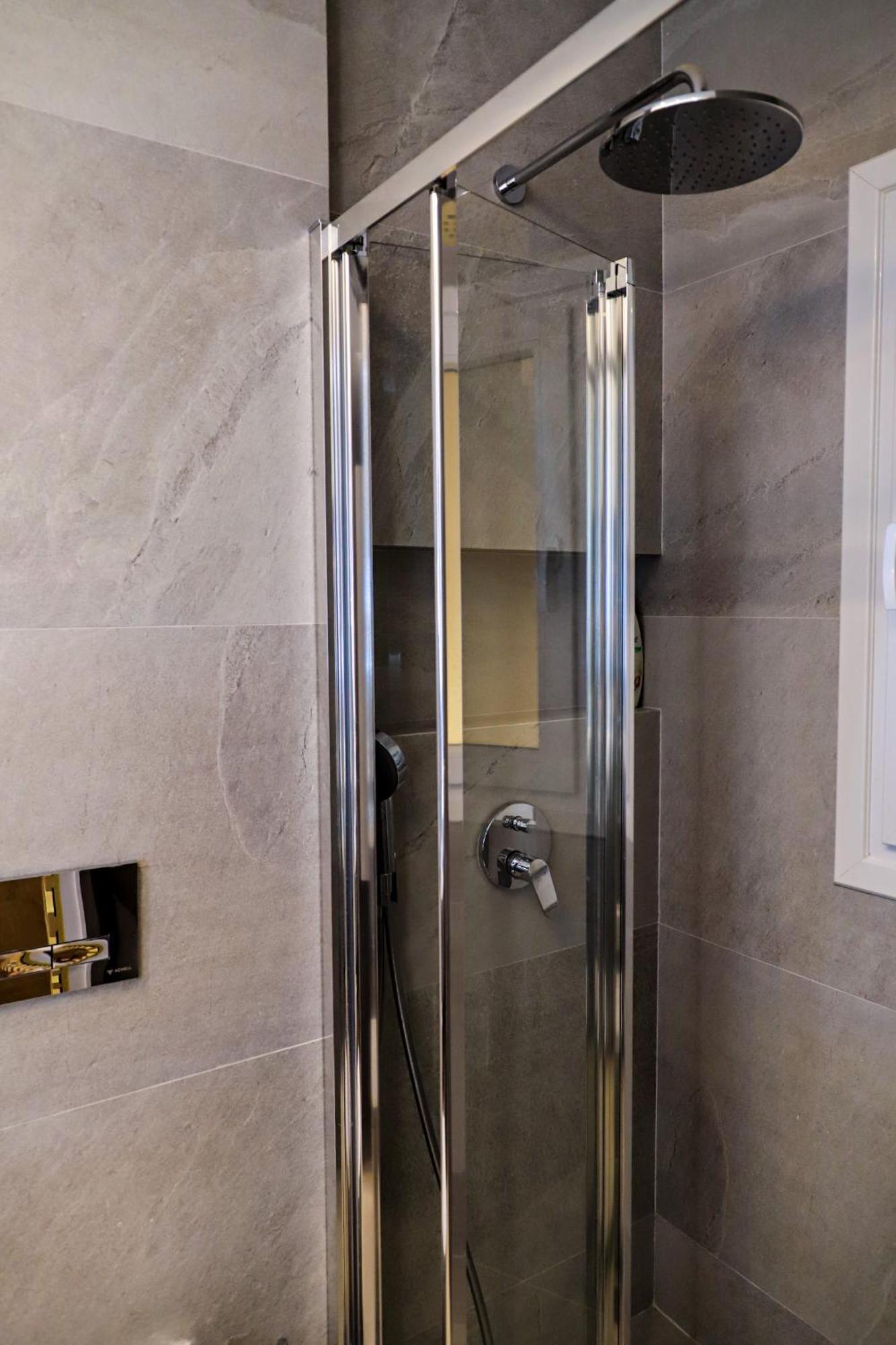 Renovated Apartment With Roof Garden Access, 15 M Walk To Acropolis Athene Buitenkant foto