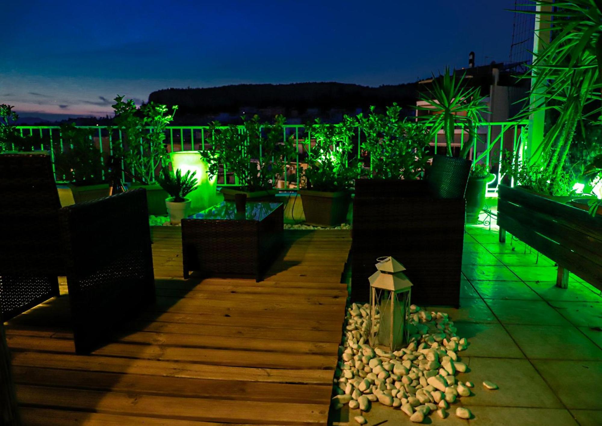 Renovated Apartment With Roof Garden Access, 15 M Walk To Acropolis Athene Buitenkant foto
