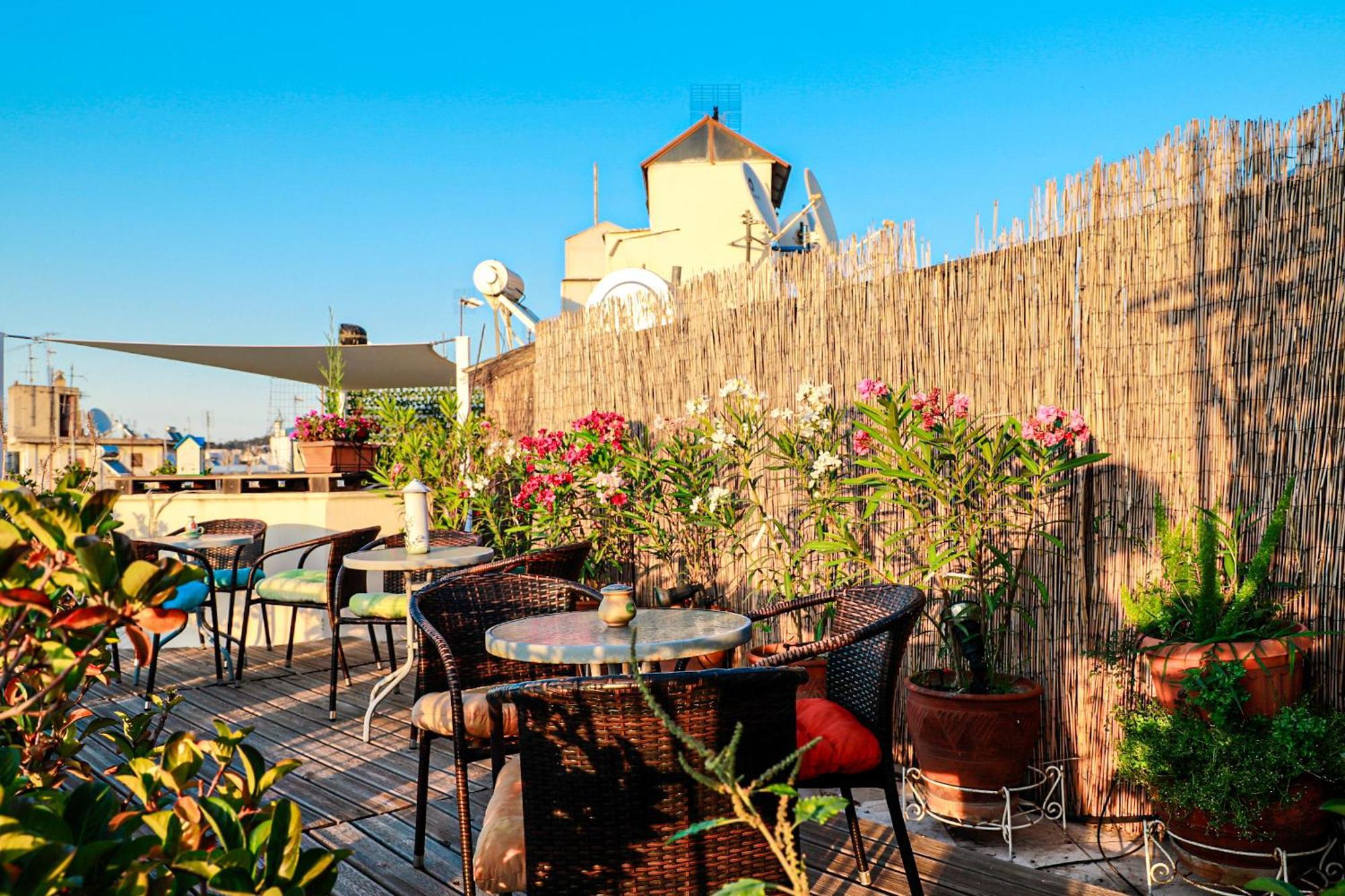 Renovated Apartment With Roof Garden Access, 15 M Walk To Acropolis Athene Buitenkant foto